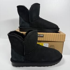 NIB • Kirkland Signature Ladies' Shearling Size: 7